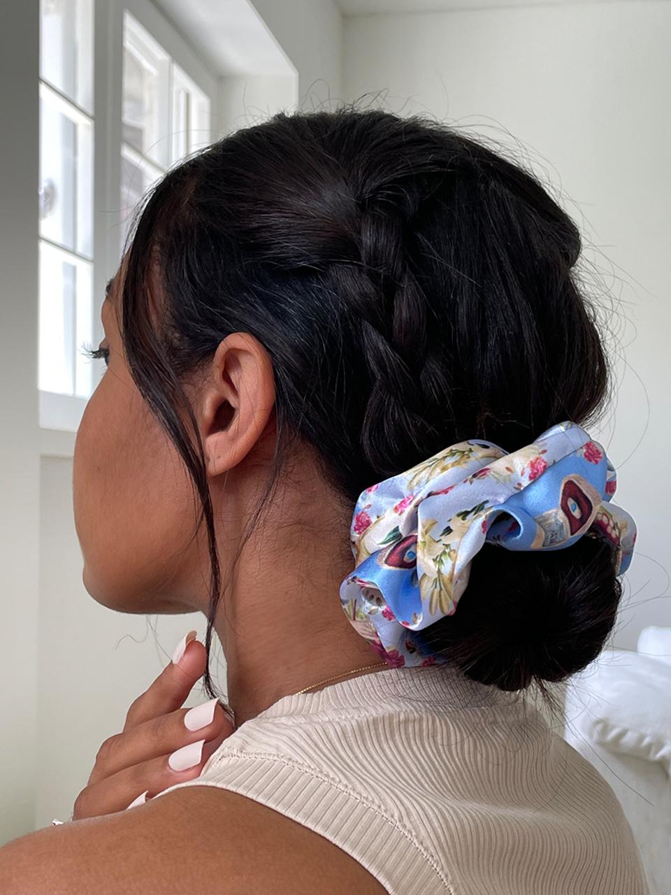 Susan scrunchie, BONNIE BLUE