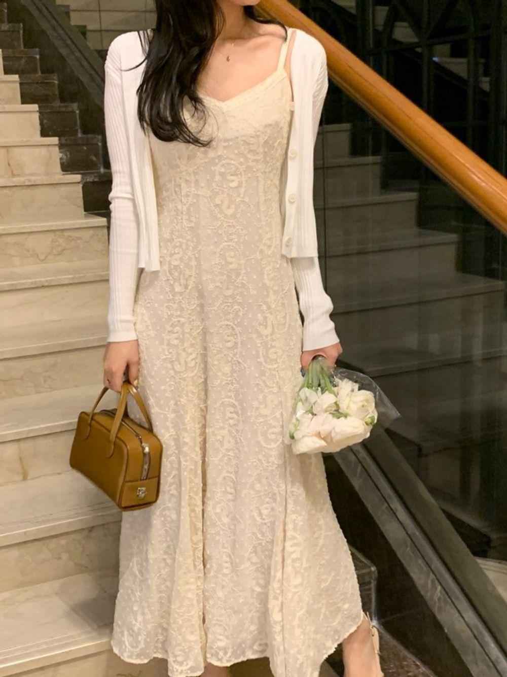 [🌸봄신상/프리미엄🤍]베르사 레이스 자수 원피스 (2 color)