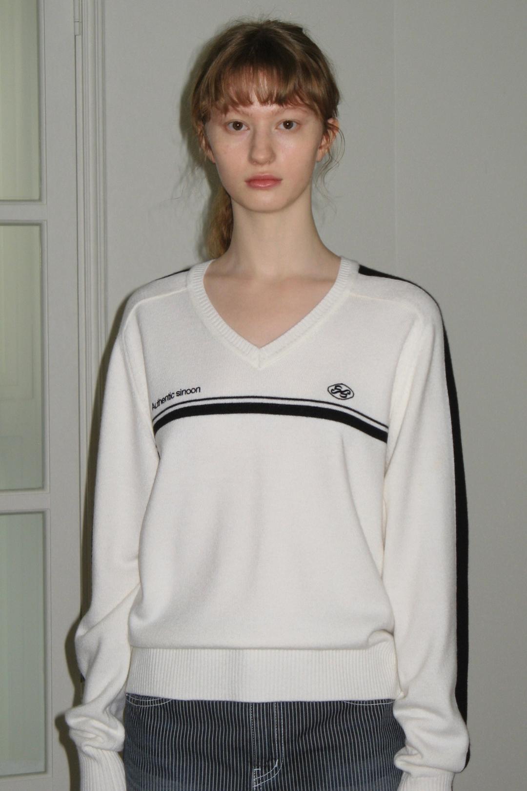 TRACK AUTHENTIC V-NECK KNIT (WHITE)