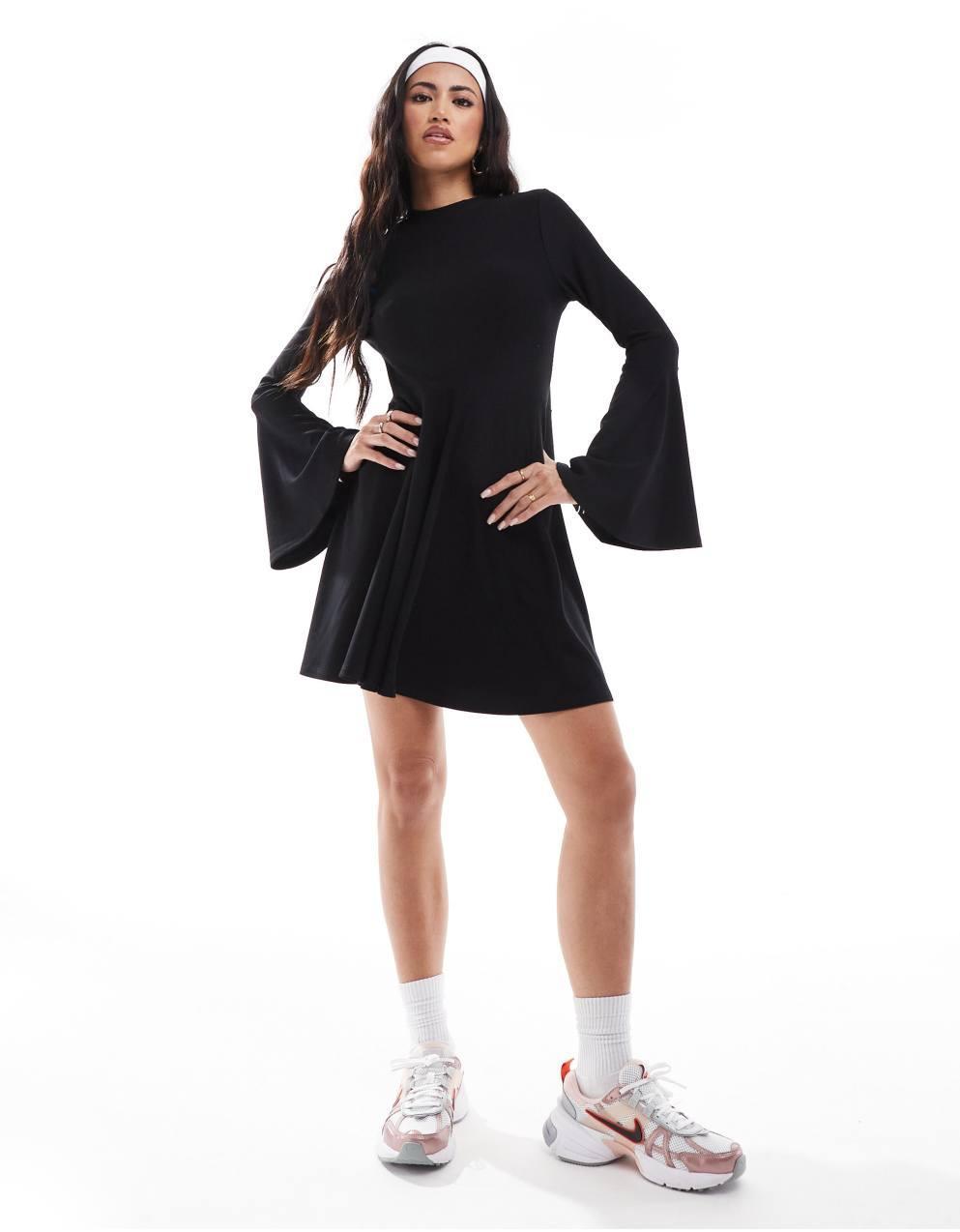 ASOS DESIGN 플레어 슬리브 스케이터 미니 드레스 (블랙)