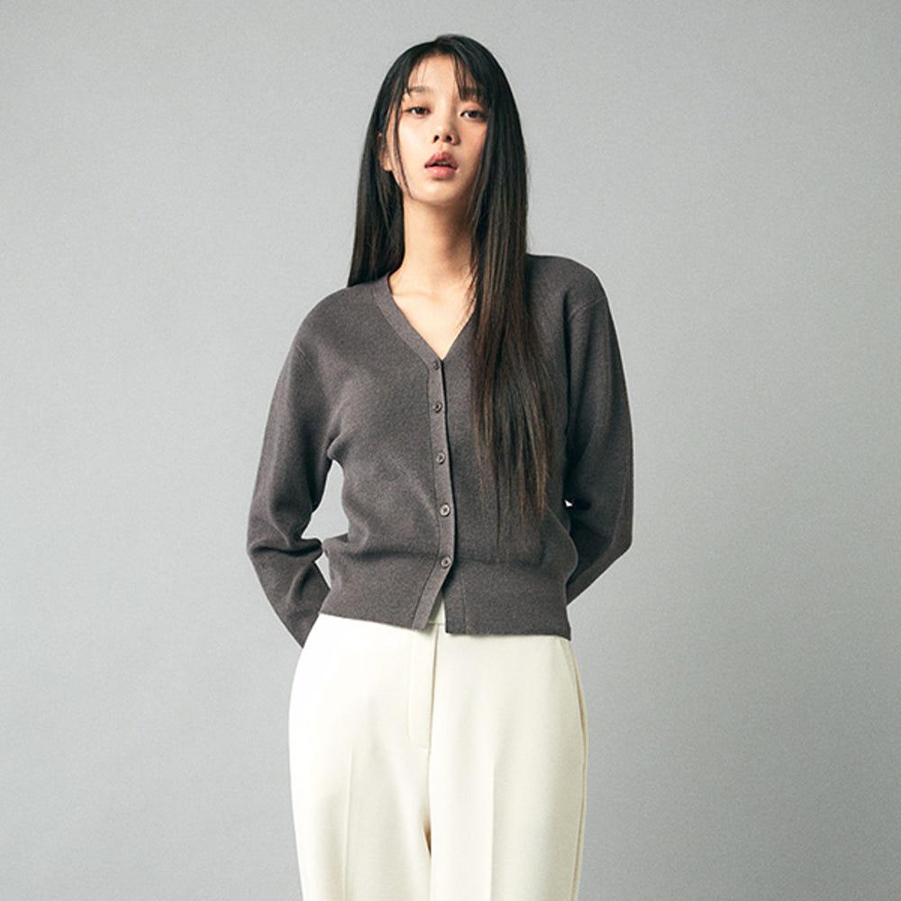 에센셜 브이넥 베이직 가디건_MIWCKE930T