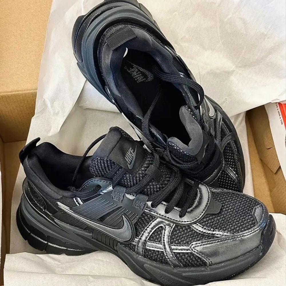 나이키 V2K 런 블랙 올검 우먼즈 FD0736-001