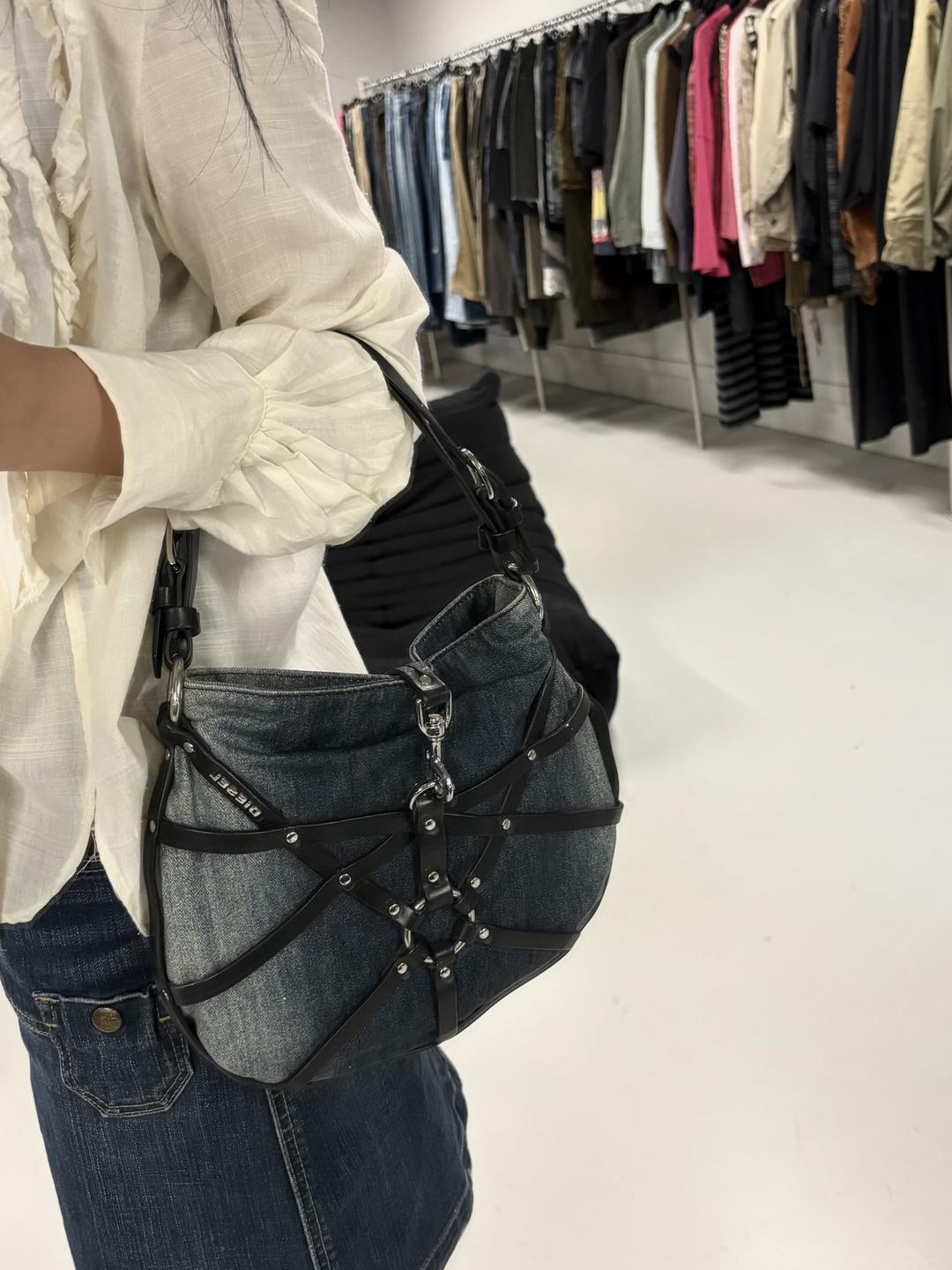 DIESEL harness detail hand bag -5 (room)