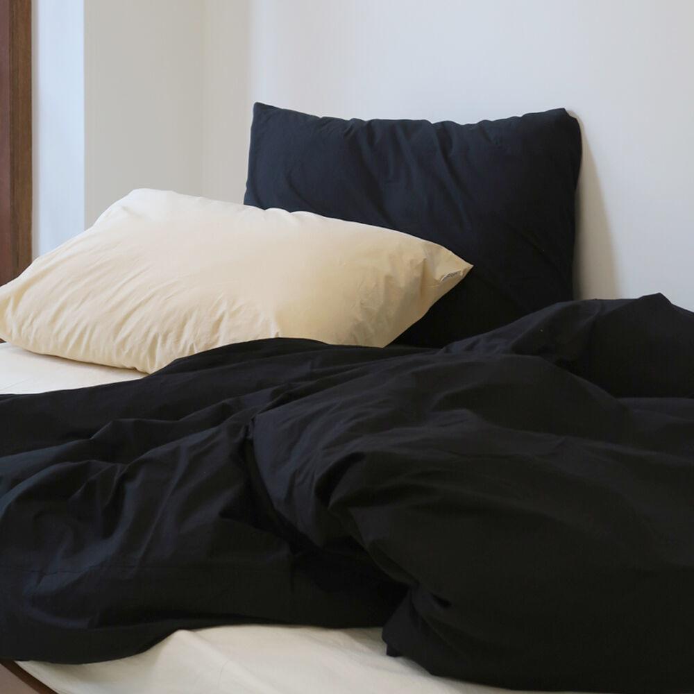 black simple bedding