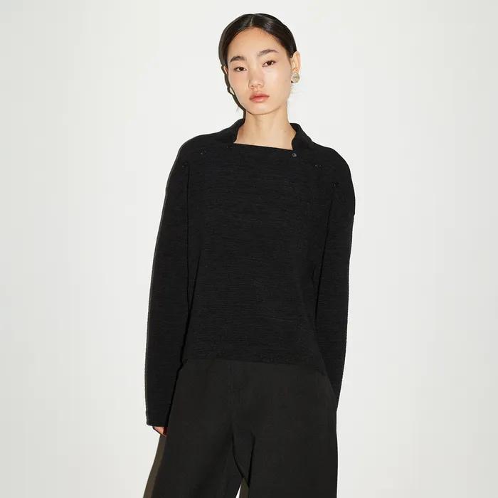 KNIT-TOUCH COLLAR BUTTON BLOUSE [BLACK]