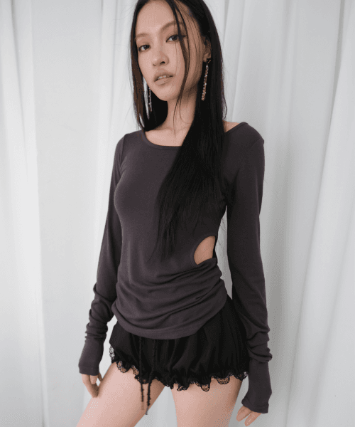 컷아웃 롱 슬리브 티 *다크 그레이