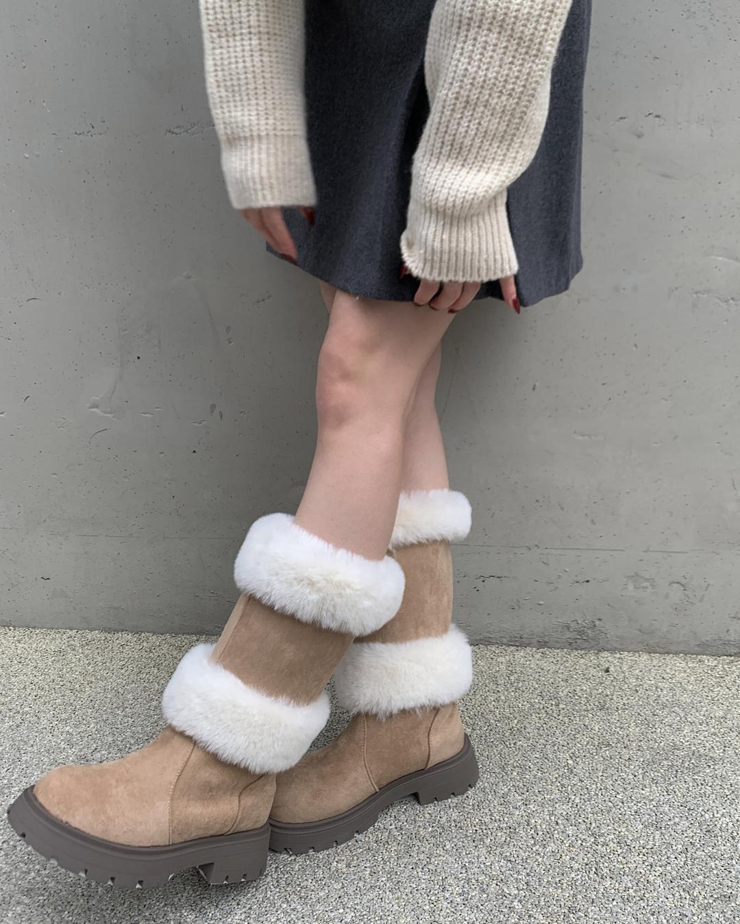Fur loop boots