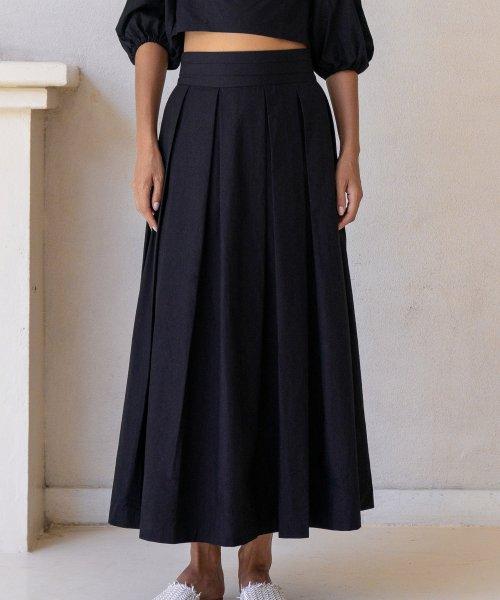 Isla Black Pleated Maxi Skirt