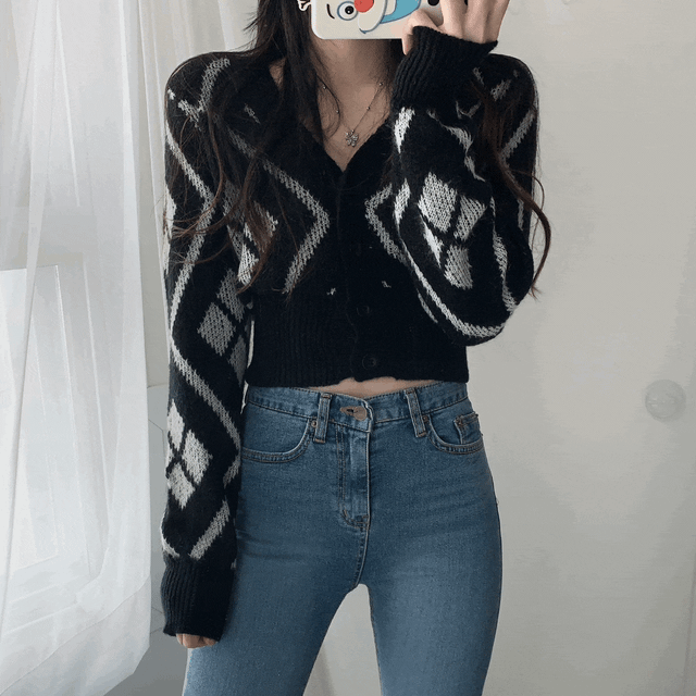[유니크]아가일 다이아 패턴 크롭 니트 가디건