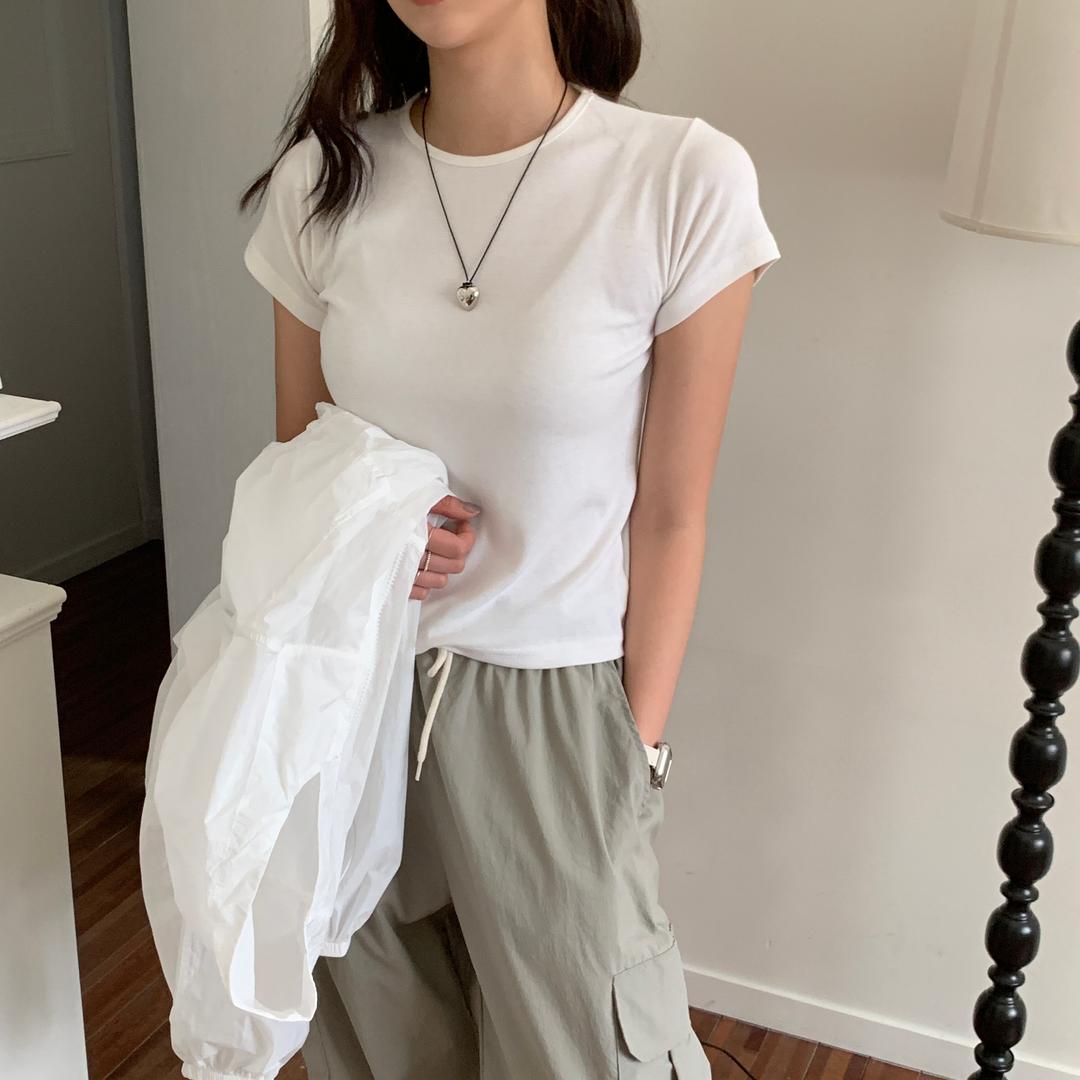 딜라잇문 [3만장판매🌸/당일발송] 블로썸 반팔 티셔츠/기본티/반팔티/이너티/슬림티/슬림핏티/무지반팔티/직진배송/u넥티/휴가룩/하객룩/결혼식하객룩/무지티