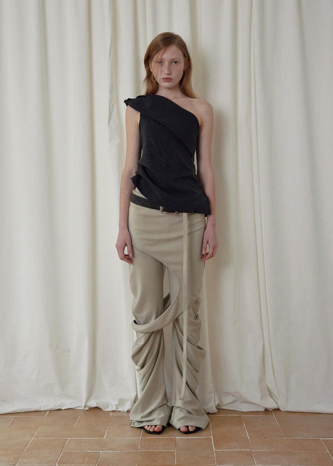 UNBALANCE SHOULDER BLOUSE, STRIPE BLACK