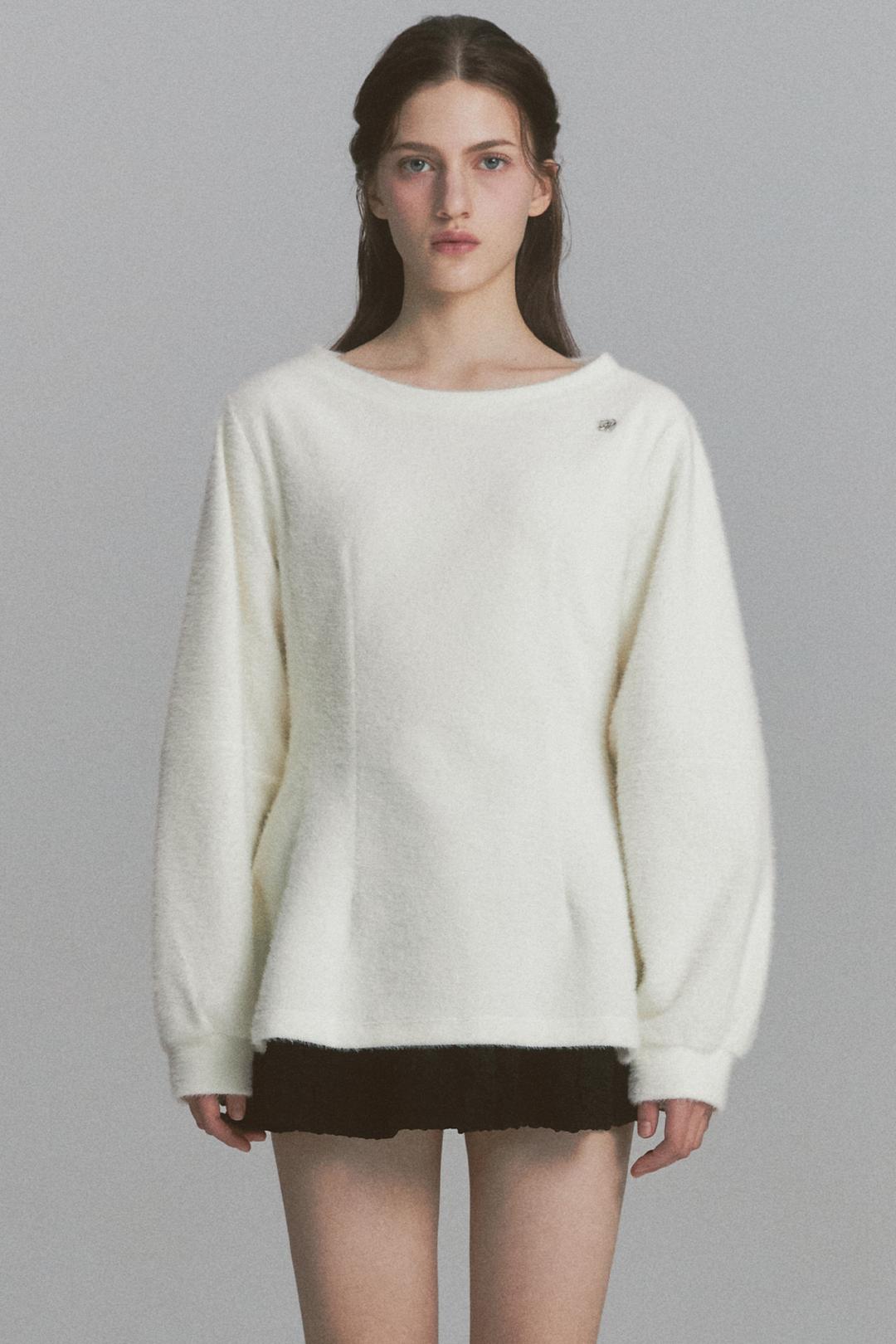 [이즈나 마이 착용] Angora Flare Sweatshirt Ivory