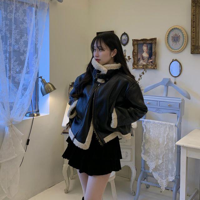 [ 데이트룩, 너무예쁨] fw 브라우니 레더  무스탕 하이넥 버클 뽀글이 _데이지멜로우