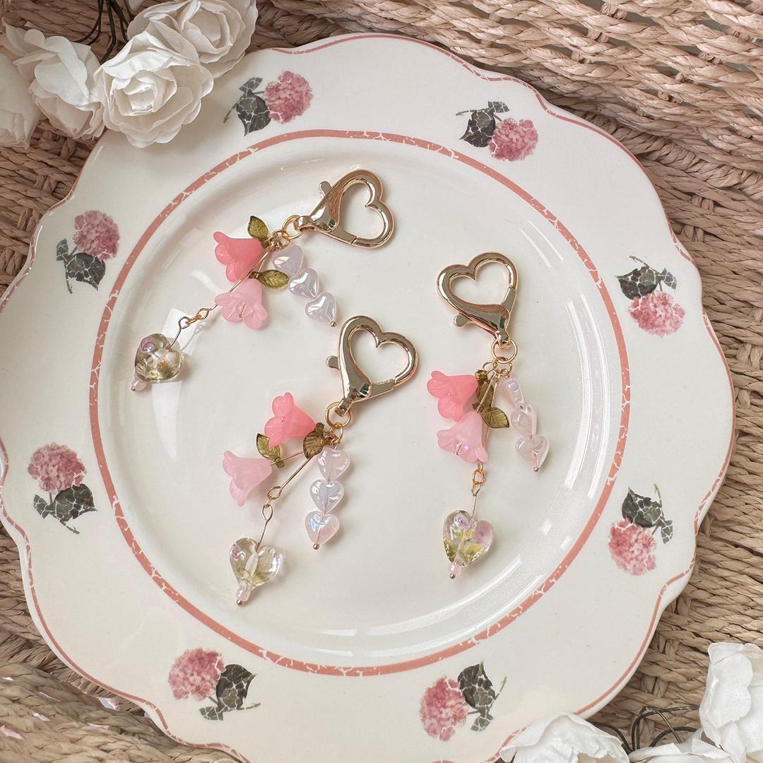 릴리프 봄, 사랑이 꽃피는 계절 키링 핸드폰케이스 골드 봄악세사리 다이어리키링