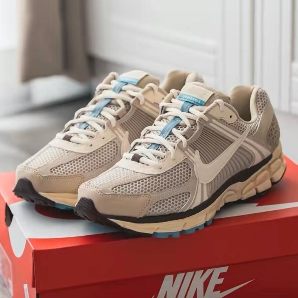 나이키 줌 보메로 5 오트밀 우먼스 FB8825-111 한정판 데일리슈즈