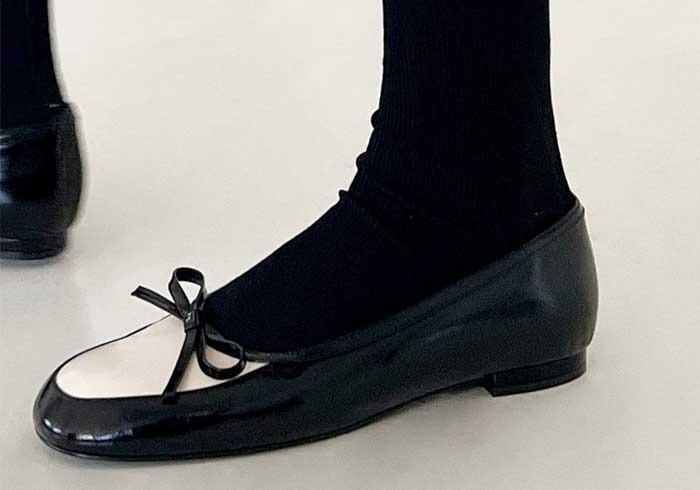 Brood  Glossy Dough White & Glossy Black  브루드 글로시 도우 화이트 & 글로시 블랙