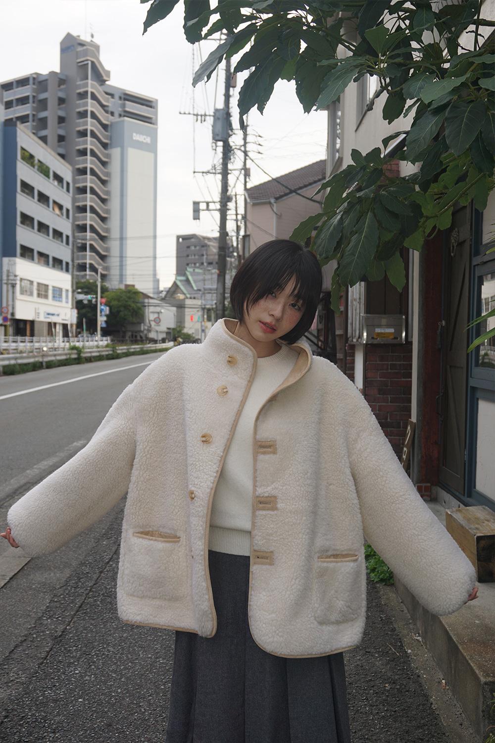 [11월30일 순차출고 예정] (woman) 리버시블 하이넥 무스탕 하프 코트_Ivory