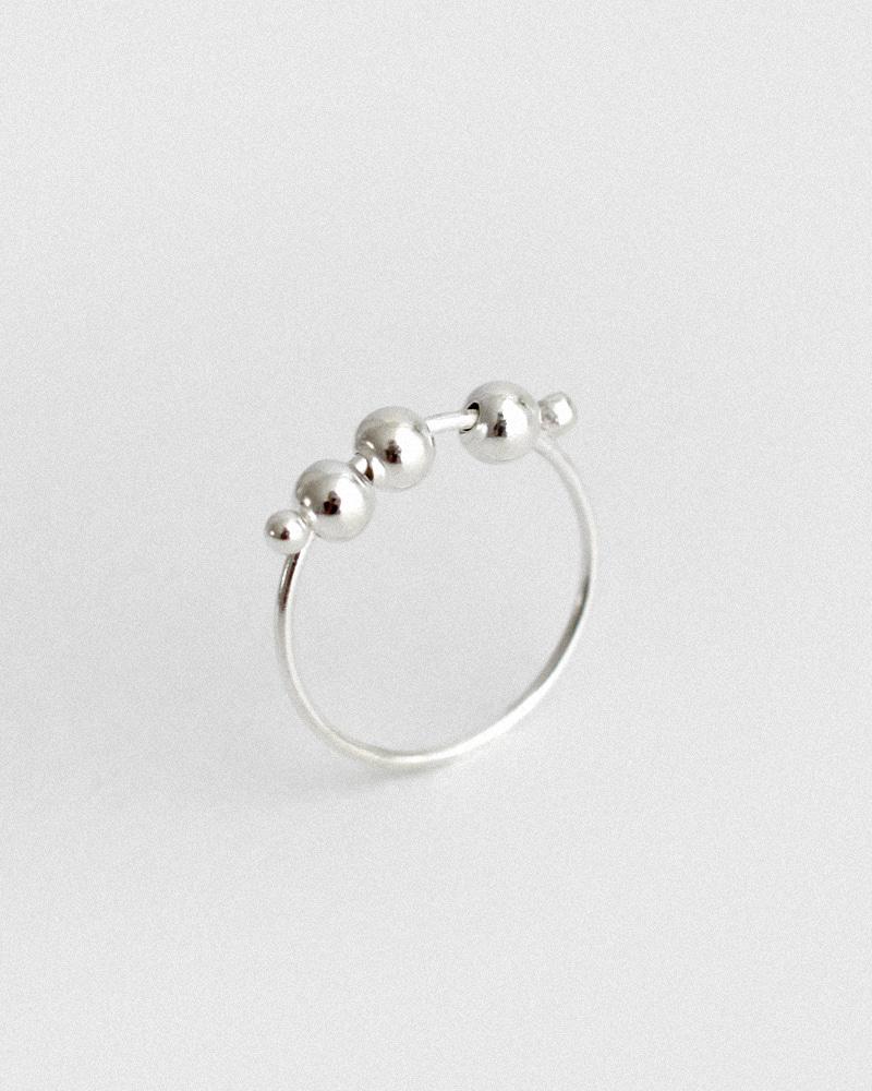 Kinetic ball ring