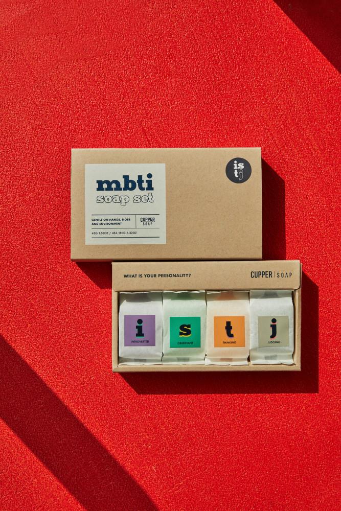 [신제품] 커퍼솝 MBTI 솝 세트 (16종) 성격 유형에 따라 알파벳, 컬러, 향을 선택하는 비누 선물 (4개입) 친환경 감성 선물