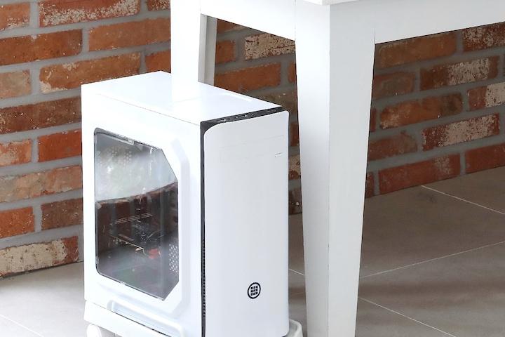 폭조절이 가능한 튼튼한 국산 컴퓨터 본체 받침대 와이드형 PC 데스크탑 선반