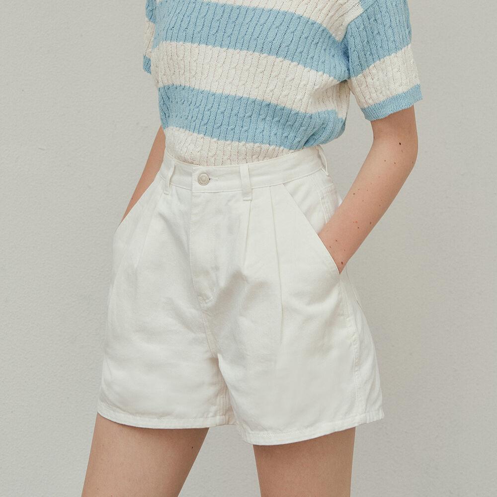 Two Tuck Short Pants (Off White)