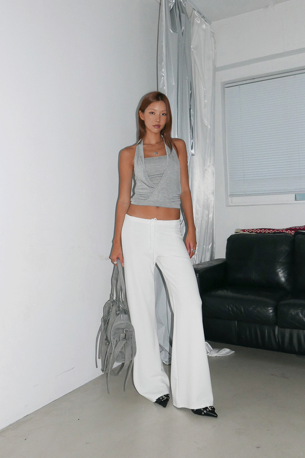 위위미유 THIN STRING LOW-RISE BOOTS CUT TRAINING PANTS / 씬 스트링 로우라이즈 부츠컷 트레이닝 팬츠