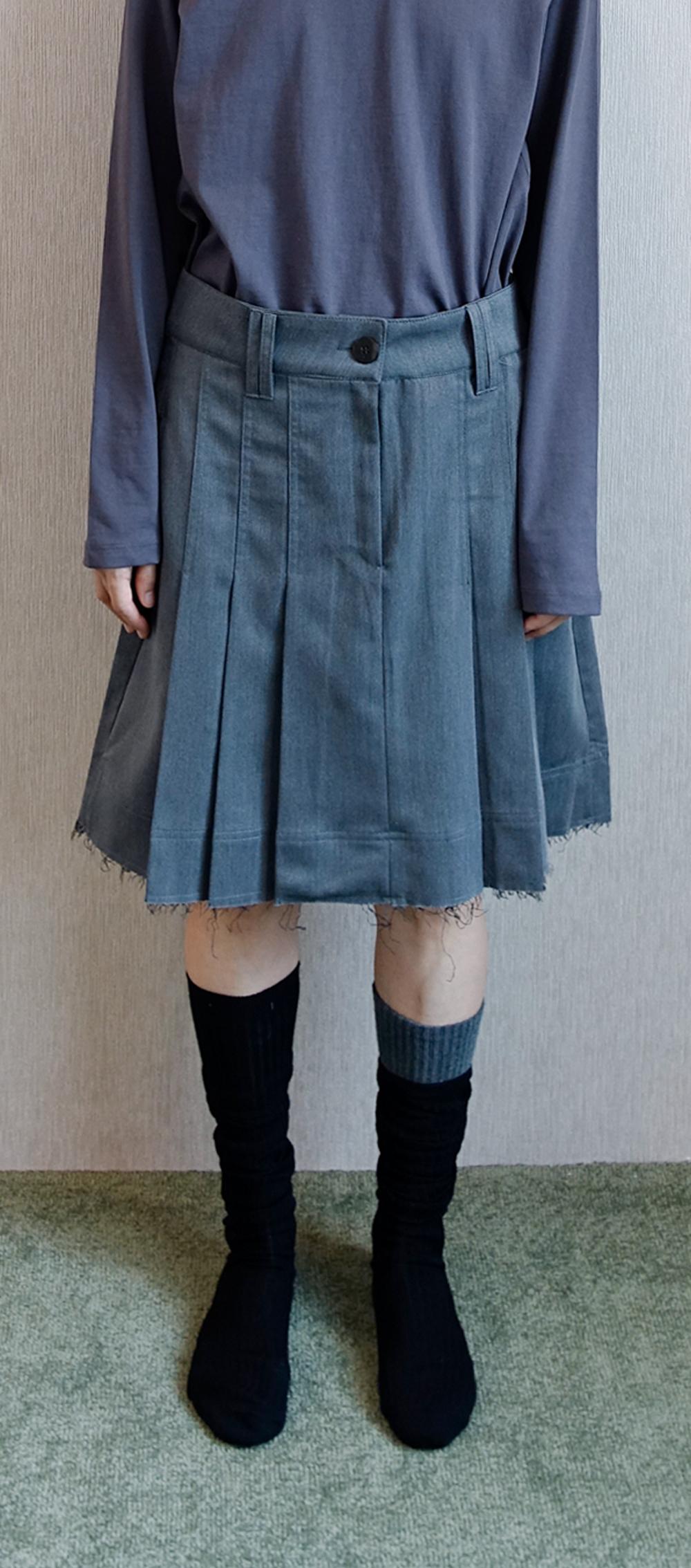 pleats cut-off skirt
