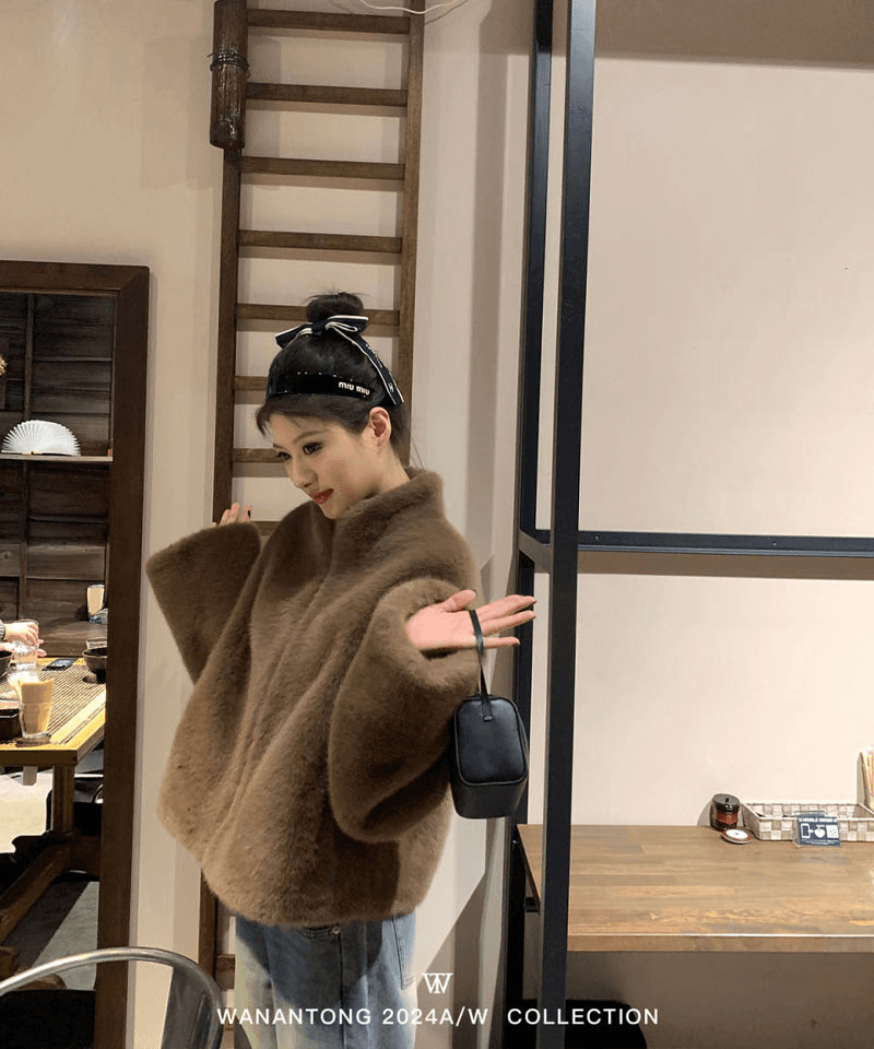 초코 브라운 숏 에코퍼 자켓