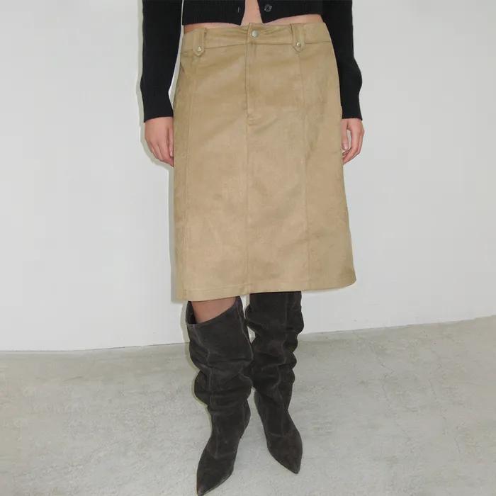 RIVET POCKET MIDI SKIRT, BEIGE