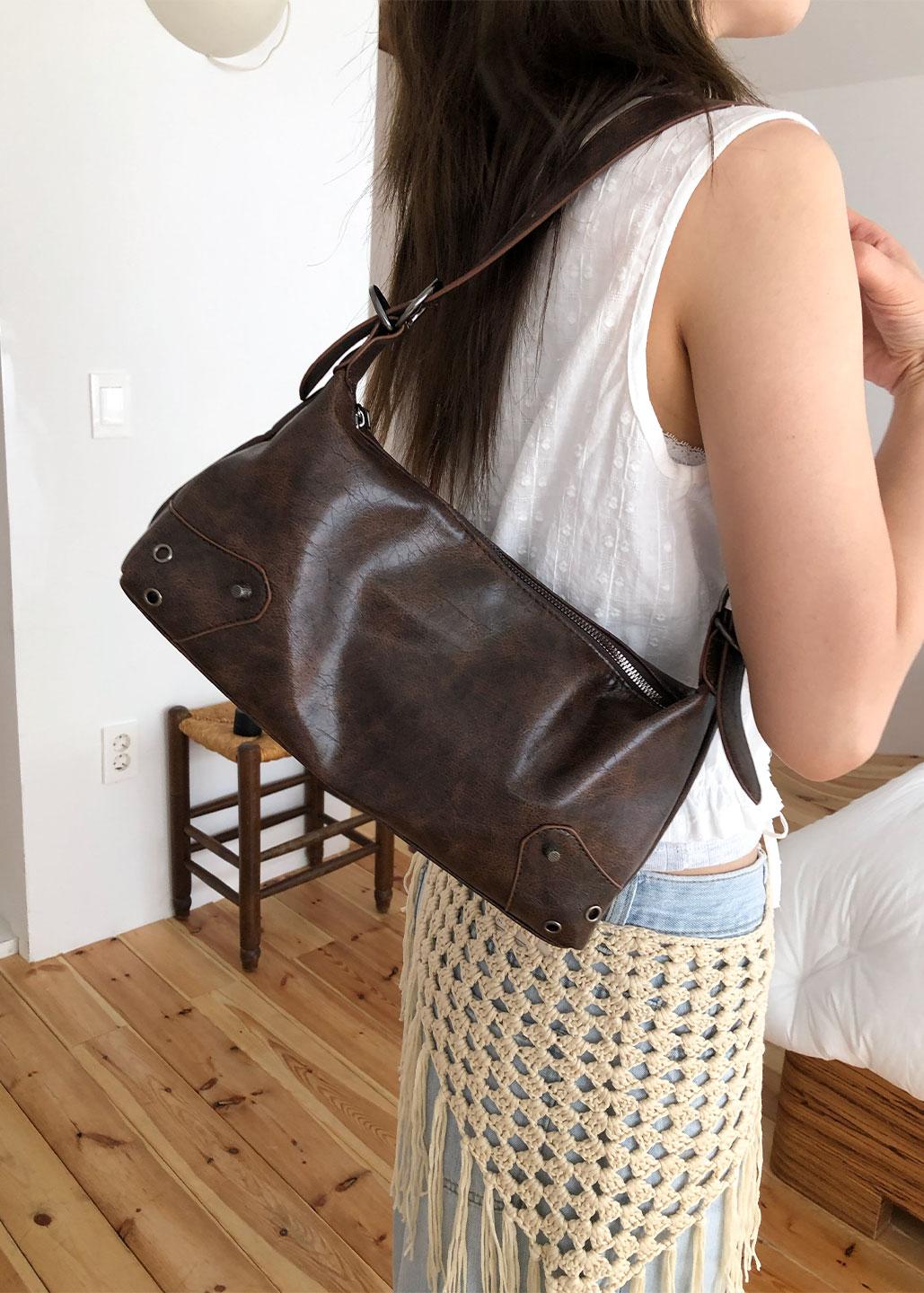 서울베이스드 STUD LEATHER SHOULDER BAG