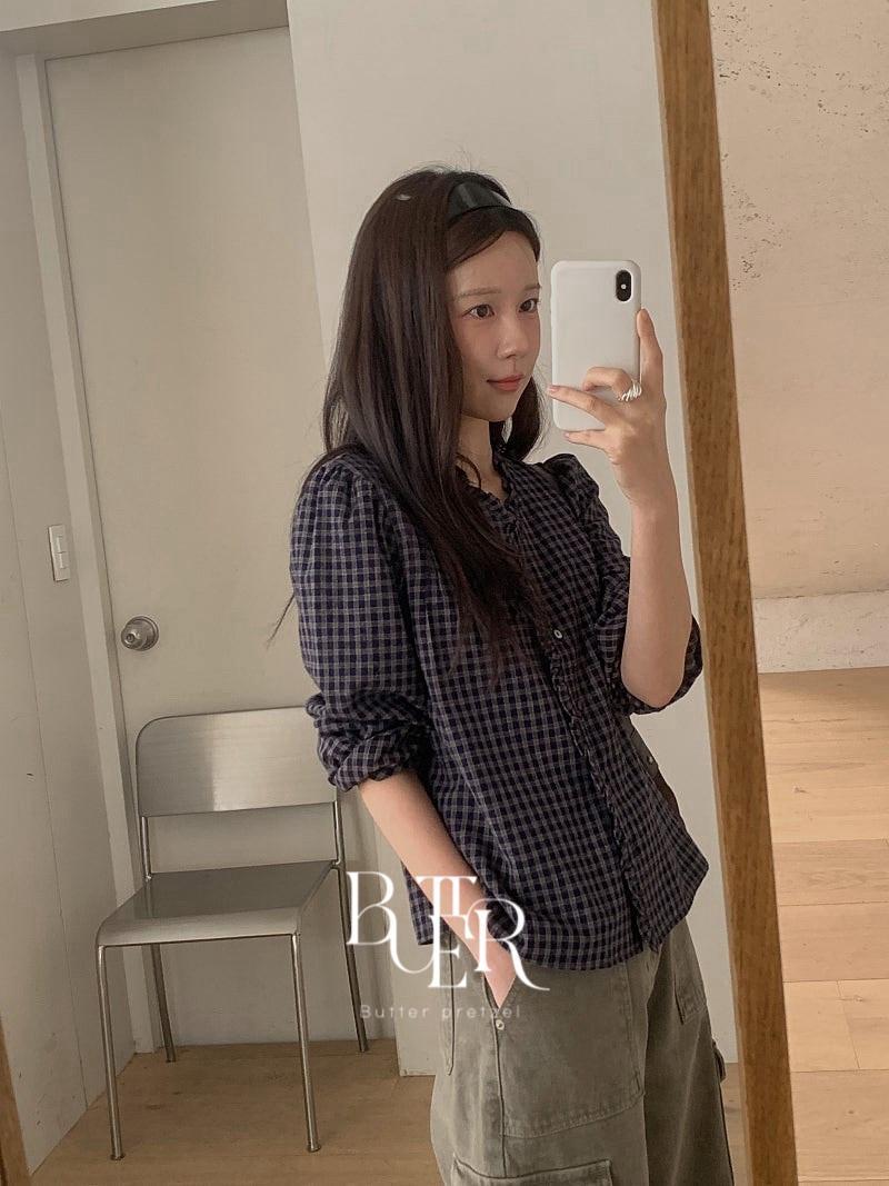 버터프레즐마켓 Miel 미엘 나나 블라우스, 기모 프릴 브이넥 체크 bl 2color