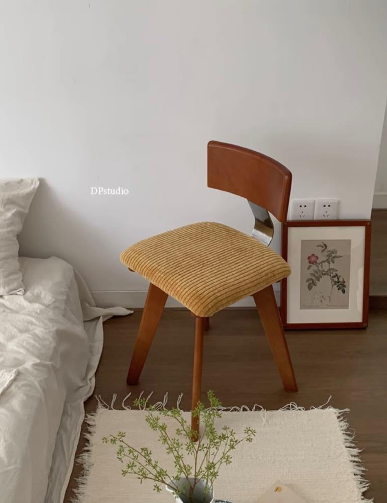 머물:홈 앤틱 코듀로이 체어 미니 곡목 디자인의자 홈카페 인테리어소품