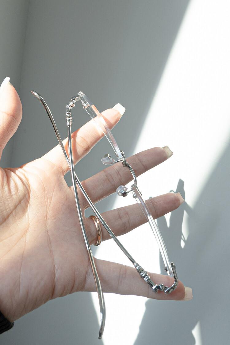 스퀘어 무테 안경