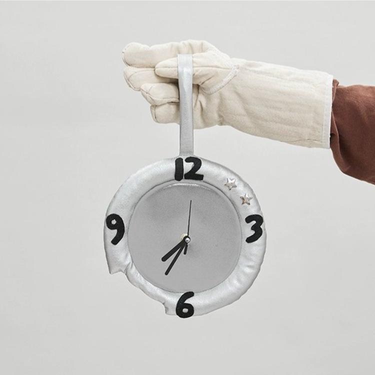 [살구맨션] 패브릭 브레드 벽시계 3color