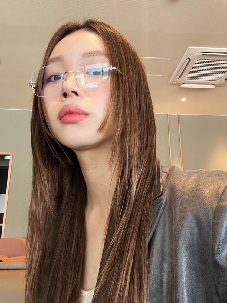 클래식 무테 안경