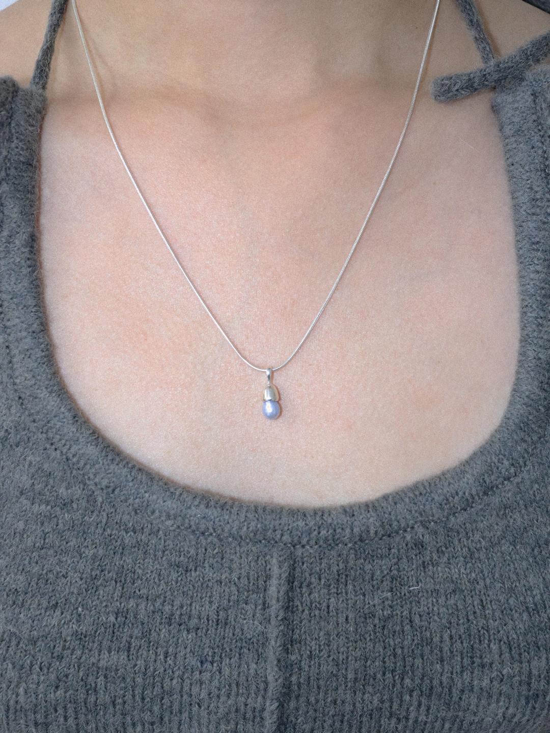Blue pearl necklace