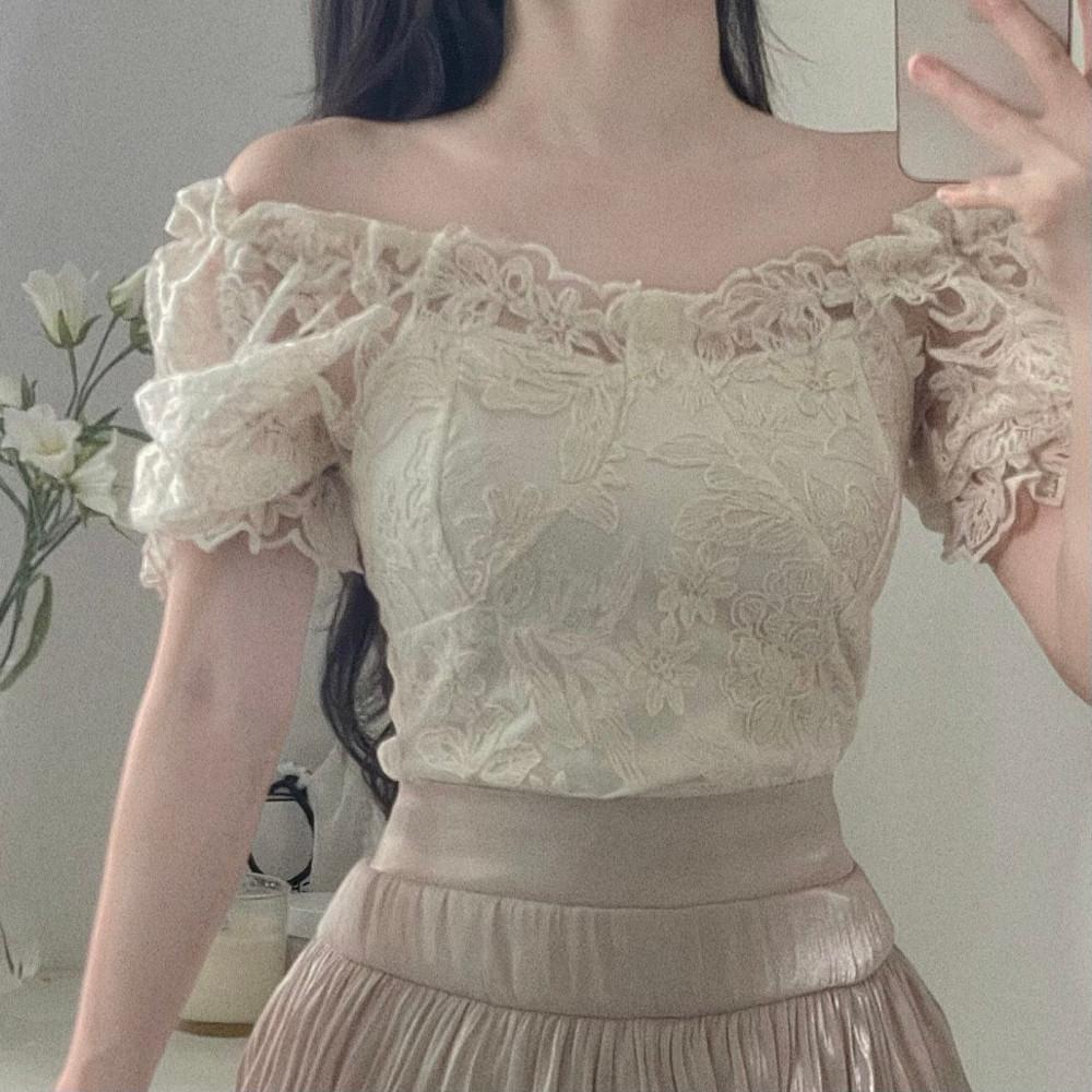 튜트 레이스 오프숄더 퍼프 소매셔링 블라우스