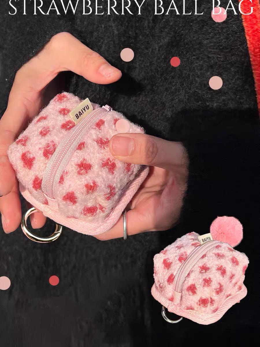 크림스튜디오 strawberry ball bag 에어팟 케이스 가방