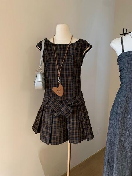 다운 체크 벨티드 캡소매 미니 원피스