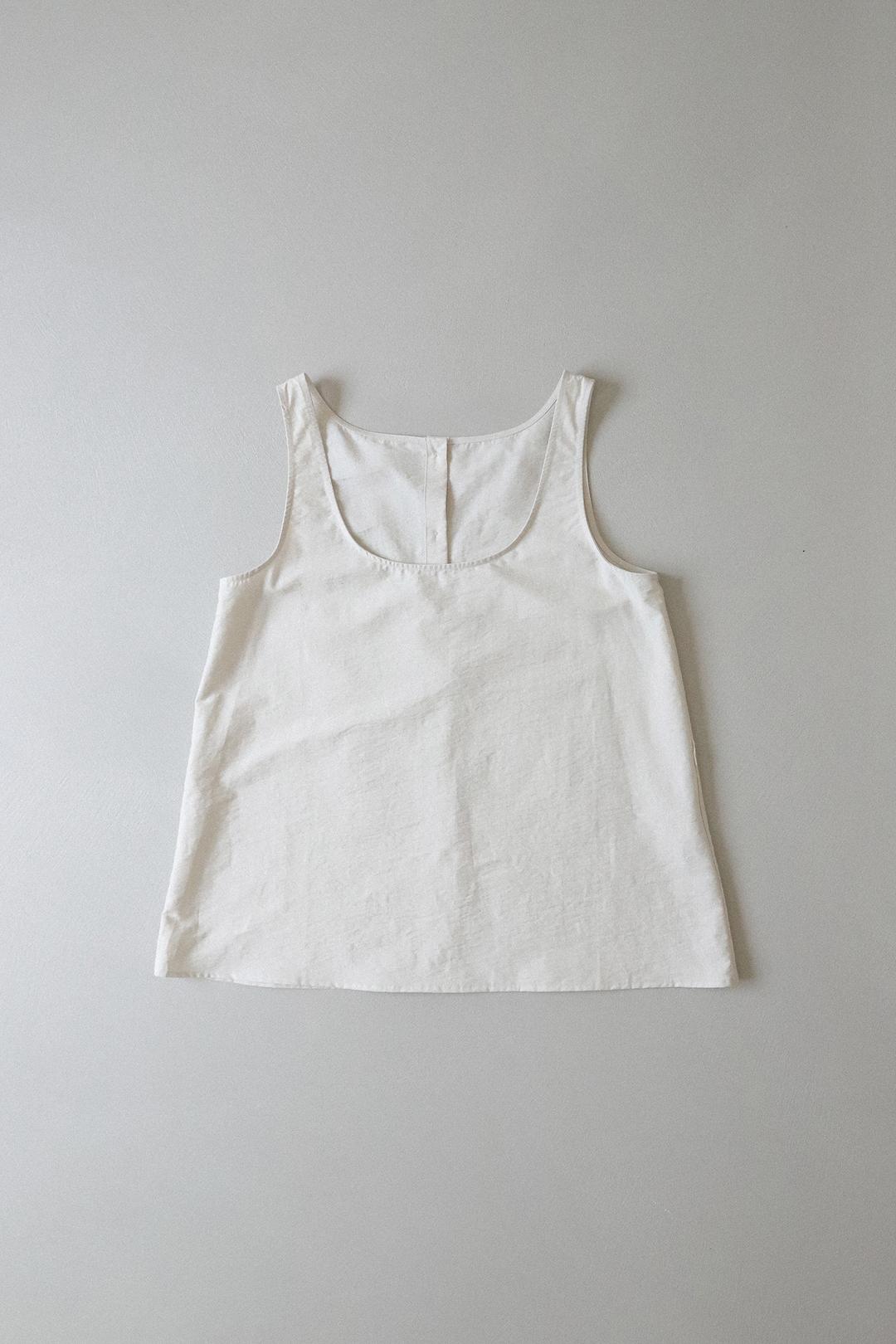 STRAIGHT 2-WAY SLEEVELESS TOP - BEIGE