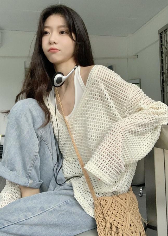 [세트구성] 소덴 홀터 크롭 탑 루즈 브이넥 오버핏 펀칭 긴팔 니트 티셔츠 여행룩 데일리 바캉스룩 휴양지 제주도 여리핏 유니크 여름 투피스