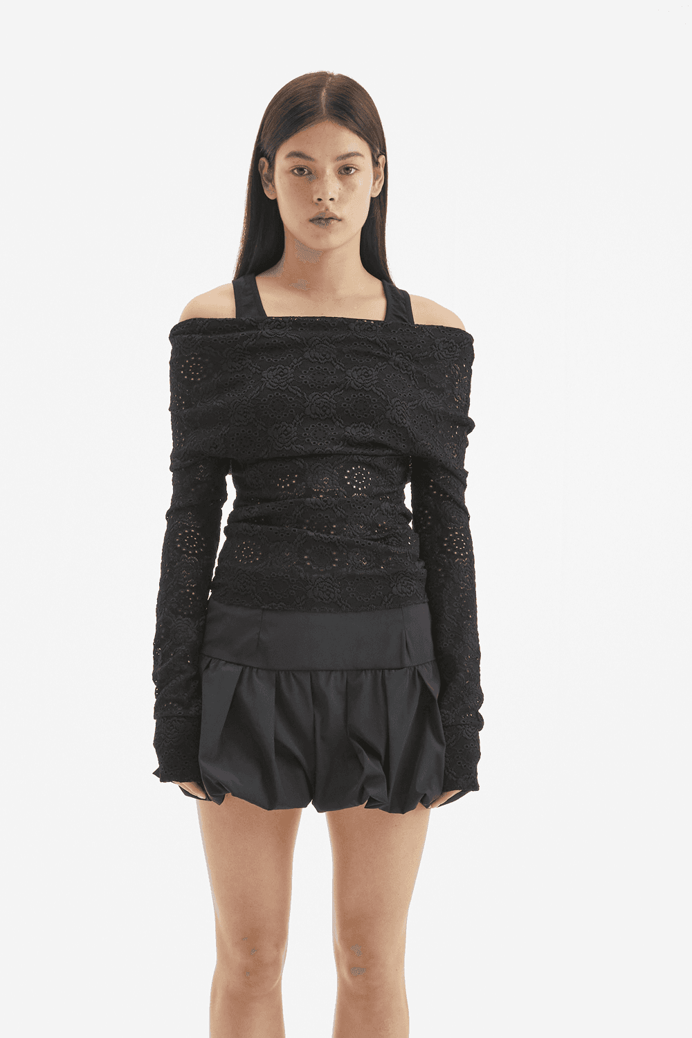 LACE OFF-SHOULDER LAYER TOP  / BLACK