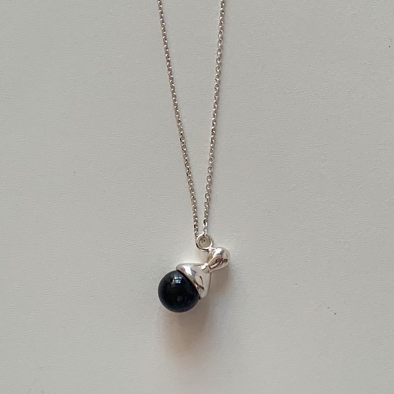 DROPLET PENDANT NECKLACE (ONYX)