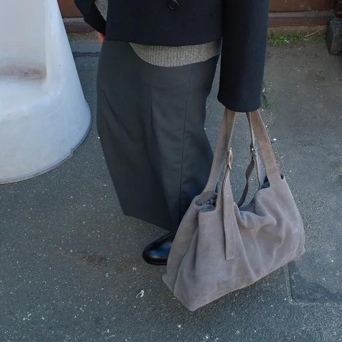[단독] BRISE GRAND BAG (SUEDE GREY)