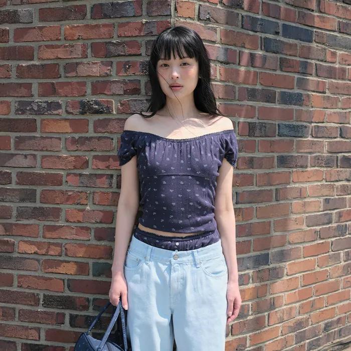 GRVB_FLOWER U-NECK TOP (NAVY)