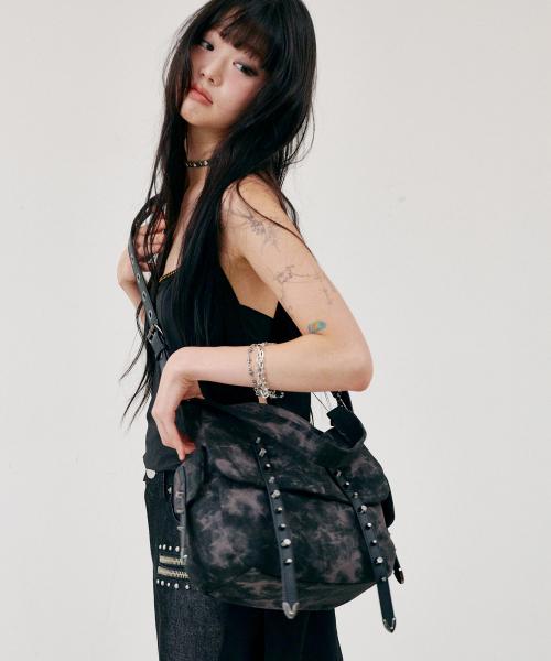 11AM30 Stud shoulder bag _ Burgundy