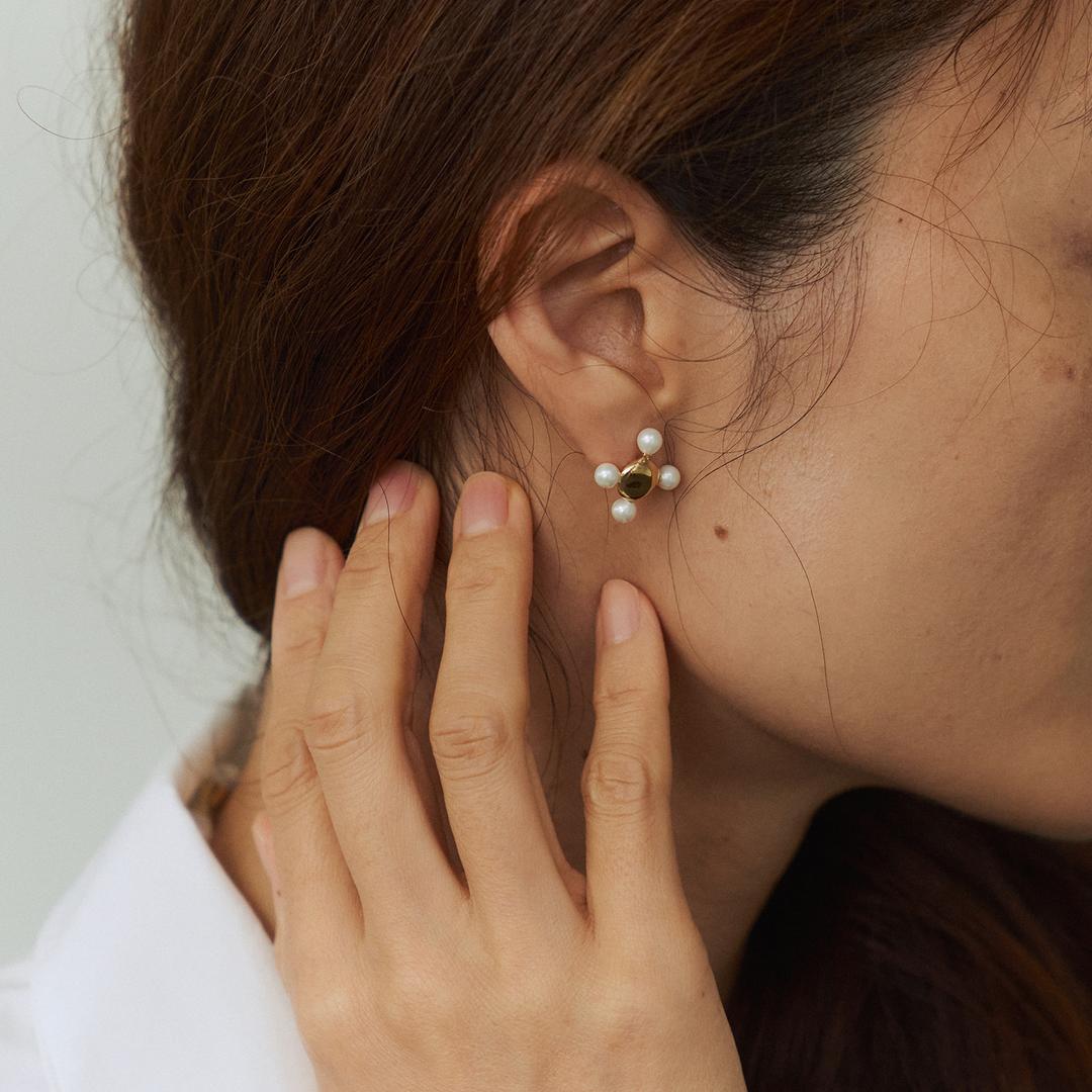 4 pearl earring (2 colors)