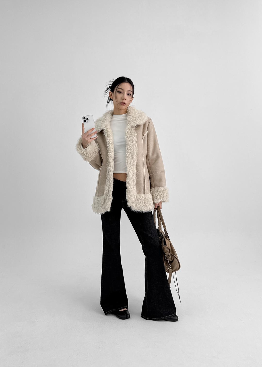 블랙업 레큘 로우웨이스트 부츠컷 논페이드 데님팬츠