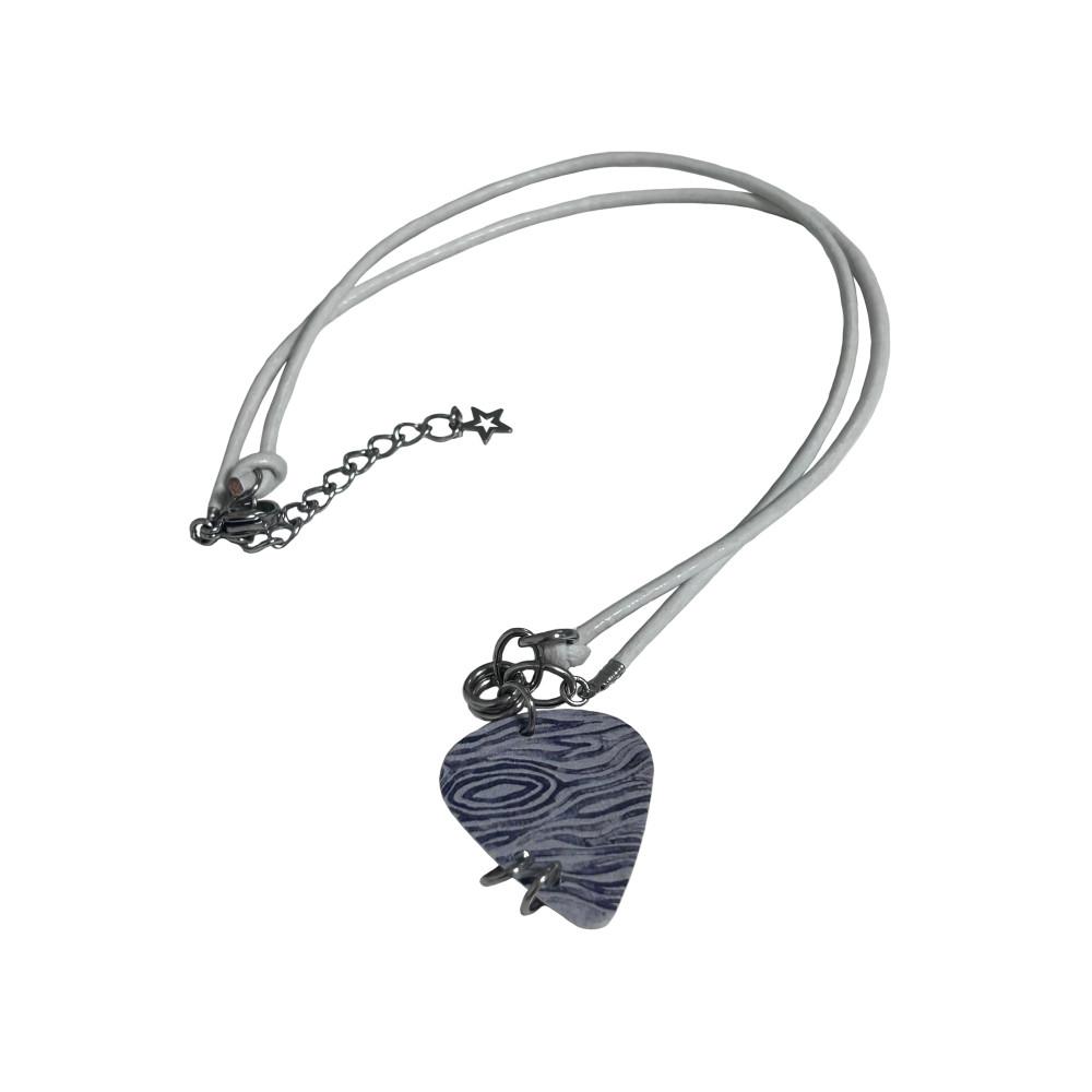 우조 White leather peak neckalce
