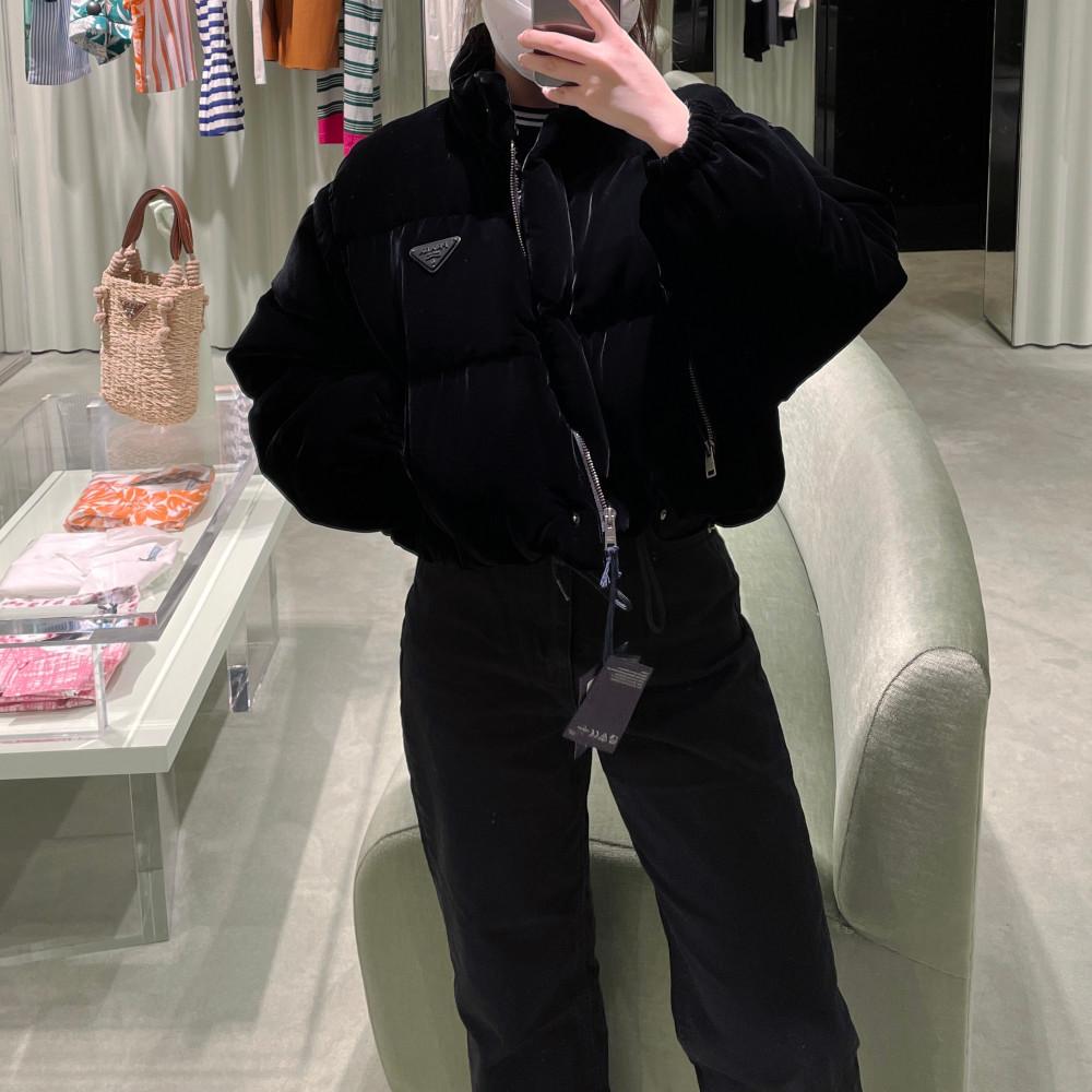 [Prada] 프라다 벨벳 푸퍼 재킷 (블랙) 291805